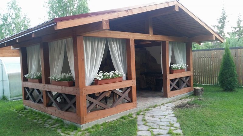 tonnelle de style chalet