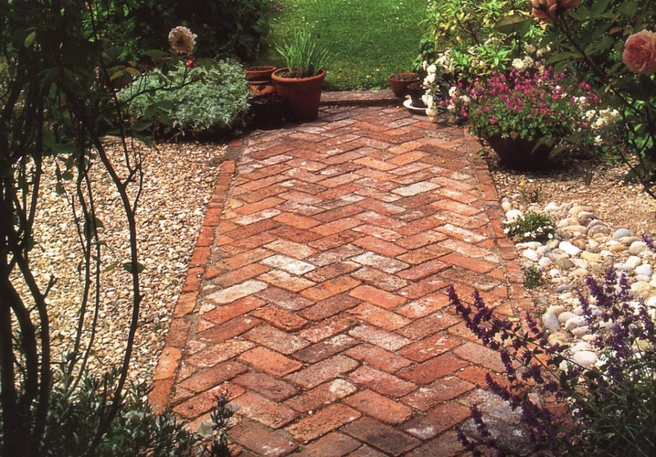 Chevron rouge brique