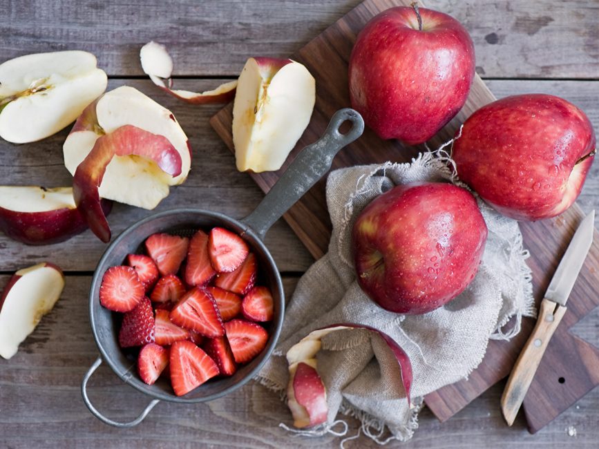 Pommes et fraises hachées
