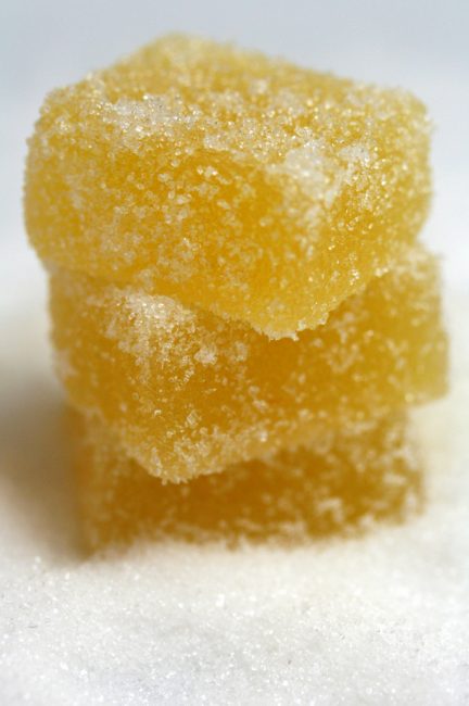 Marmelade prête battue avec du sucre