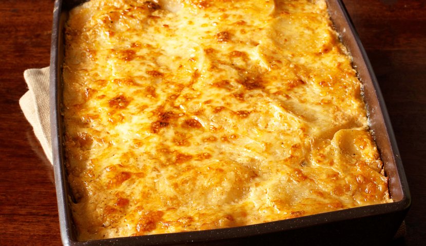 plaque à pâtisserie avec pommes de terre