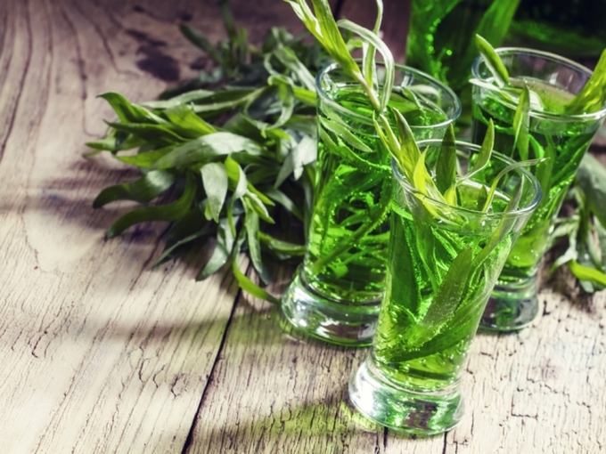 verser l'estragon avec du vinaigre pendant deux semaines.