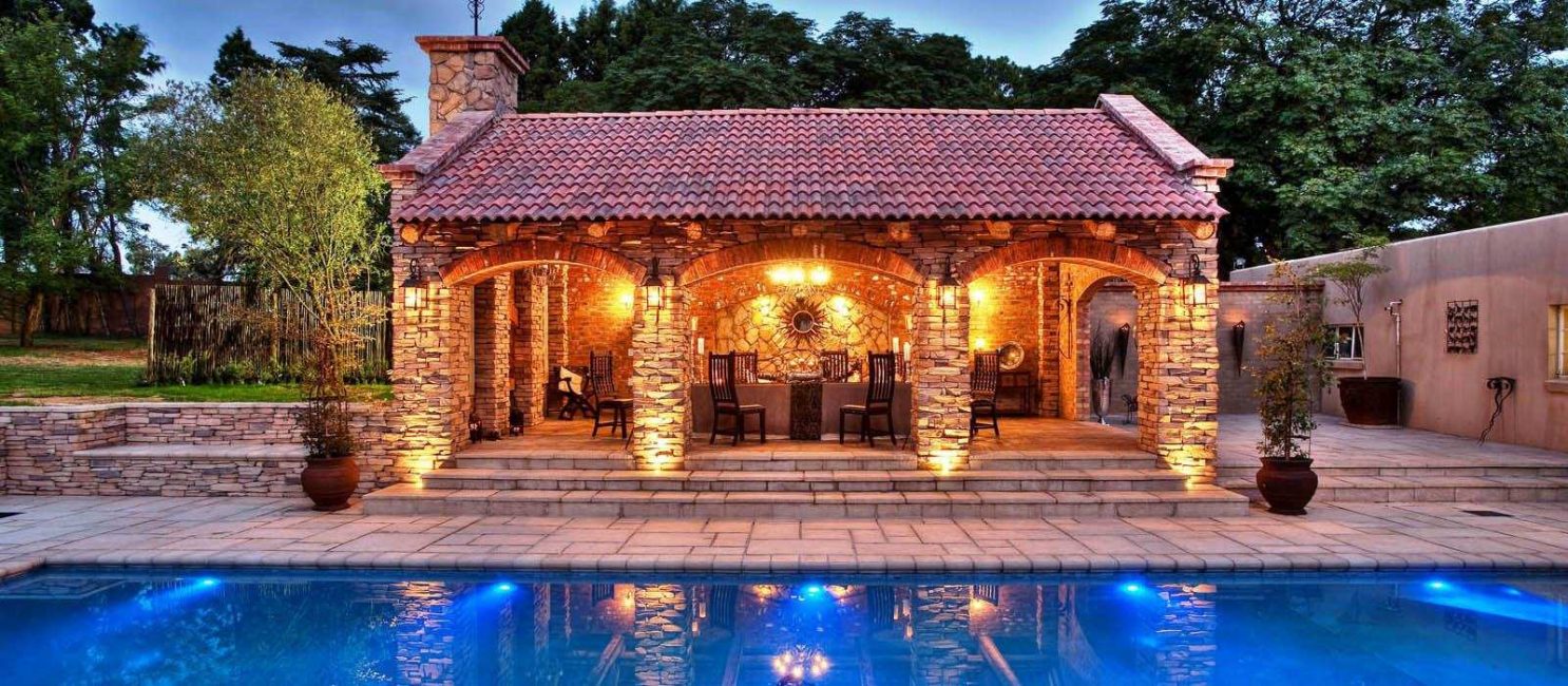 Il est recommandé de faire des tonnelles dans la partie du site d'où la meilleure vue s'ouvre, par exemple, sur les rives d'une rivière ou d'un lac