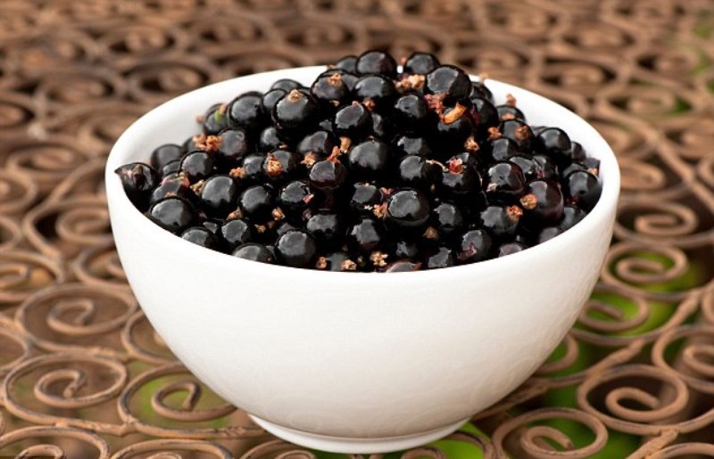 Groseille dans un bol