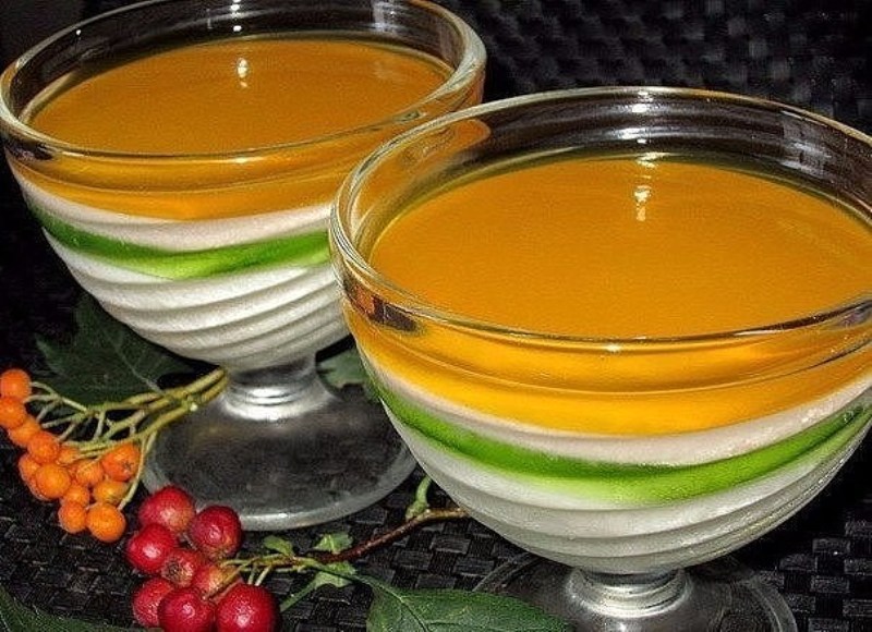 Combinaison spectaculaire de gelée de différentes couleurs