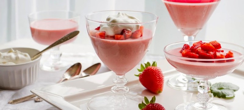 La mousse de fraise est la même gelée, seulement fouettée avec un mélangeur