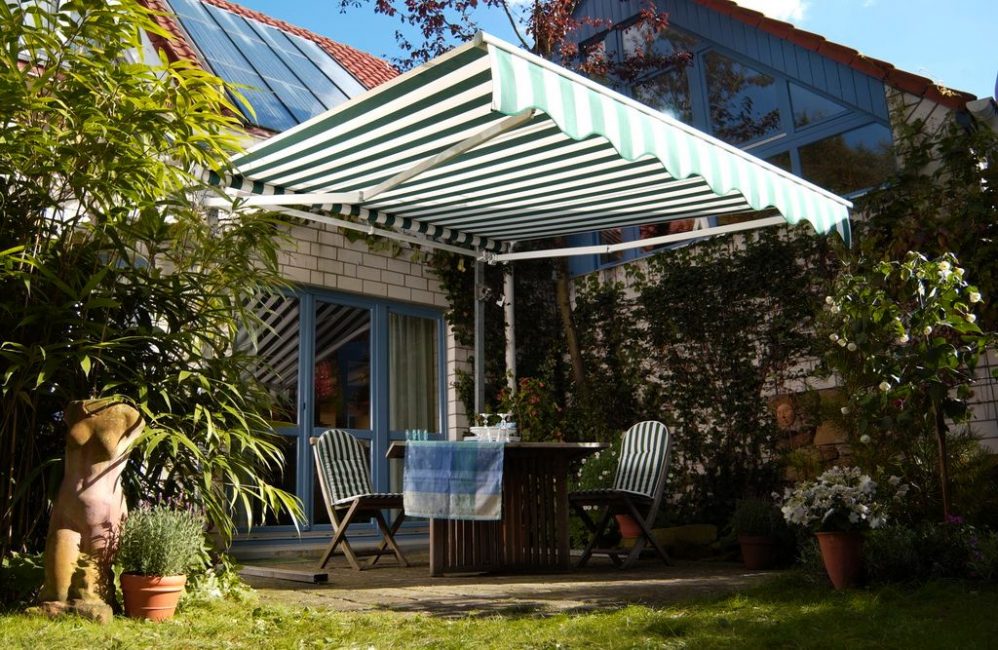 Les avantages sont la facilité d'installation et de démontage, la facilité d'entretien, l'apparence élégante.