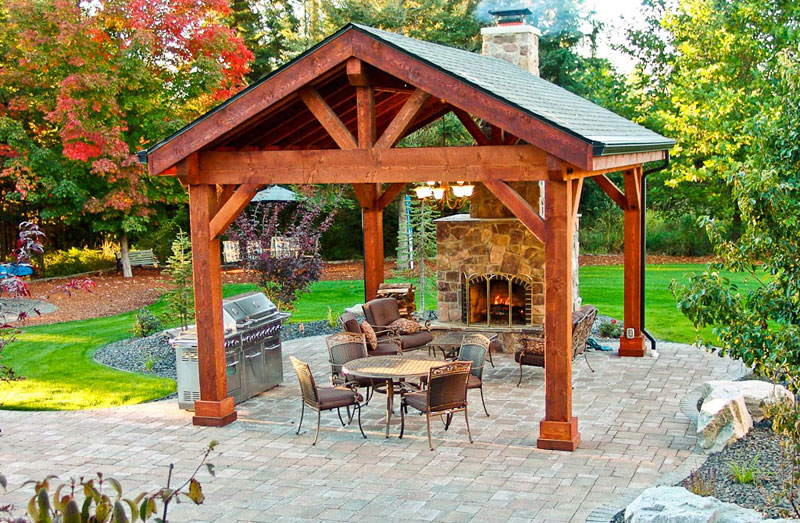 Les barbecues et les grillades de la production de l'auteur peuvent décorer un belvédère et une terrasse, donner un aspect chaleureux.