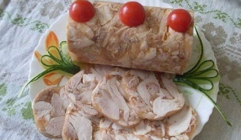 De merveilleux petits pains et saucisses peuvent être préparés dans des moules à bouteilles