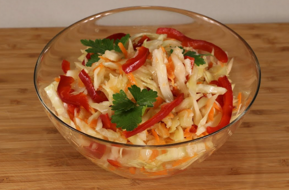 salade avec choucroute et poivre