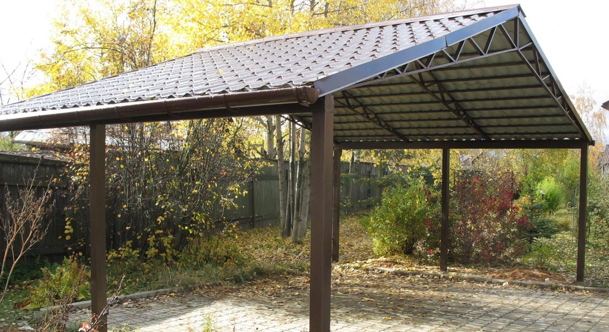 Auvent à partir d'une tuile métallique