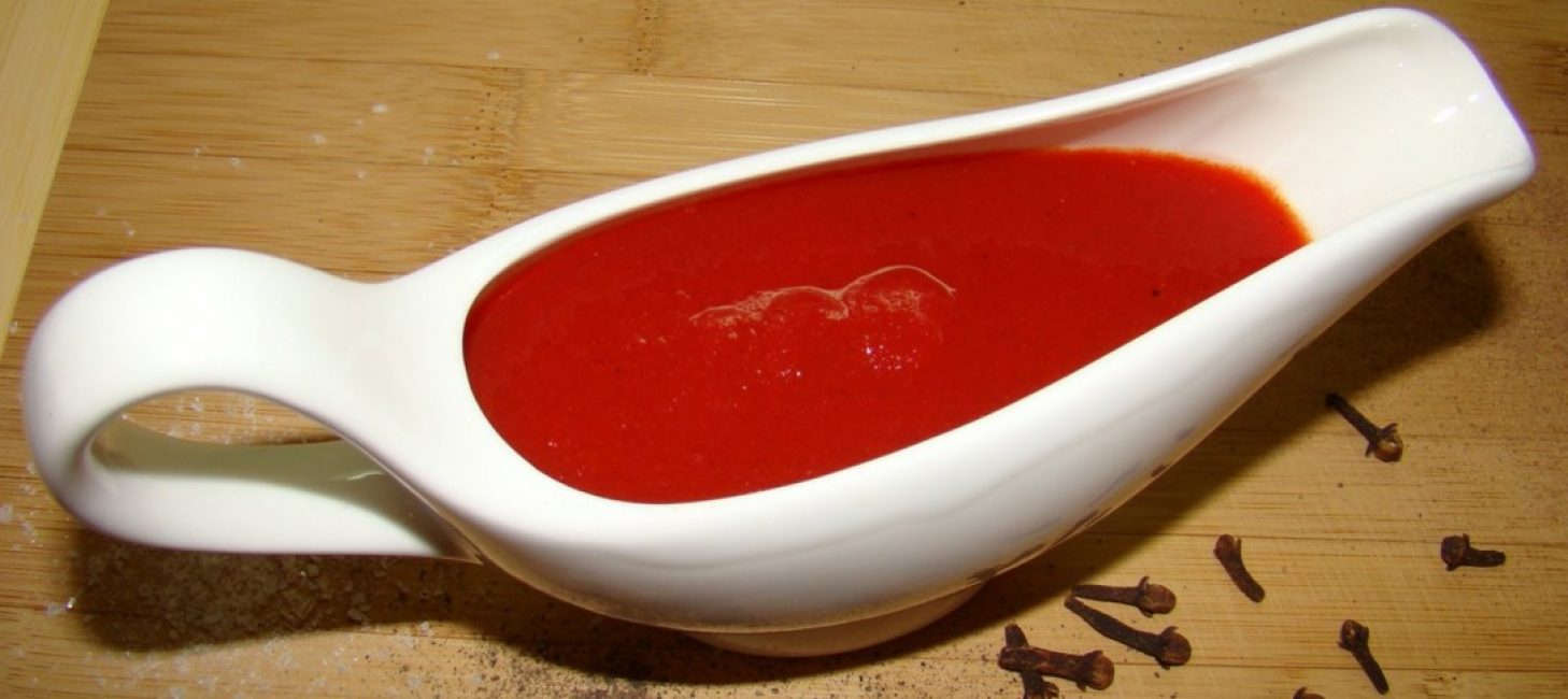 sauce tomate dans un bol