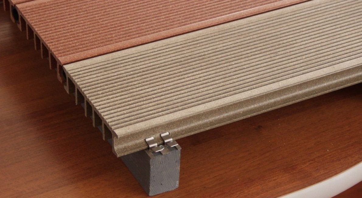 Planches en plastique pour le sol, rappelant extérieurement un matériau naturel, mais servant pendant très longtemps et ne nécessitant aucun soin personnel