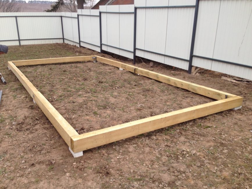 Socle en bois léger pour la serre