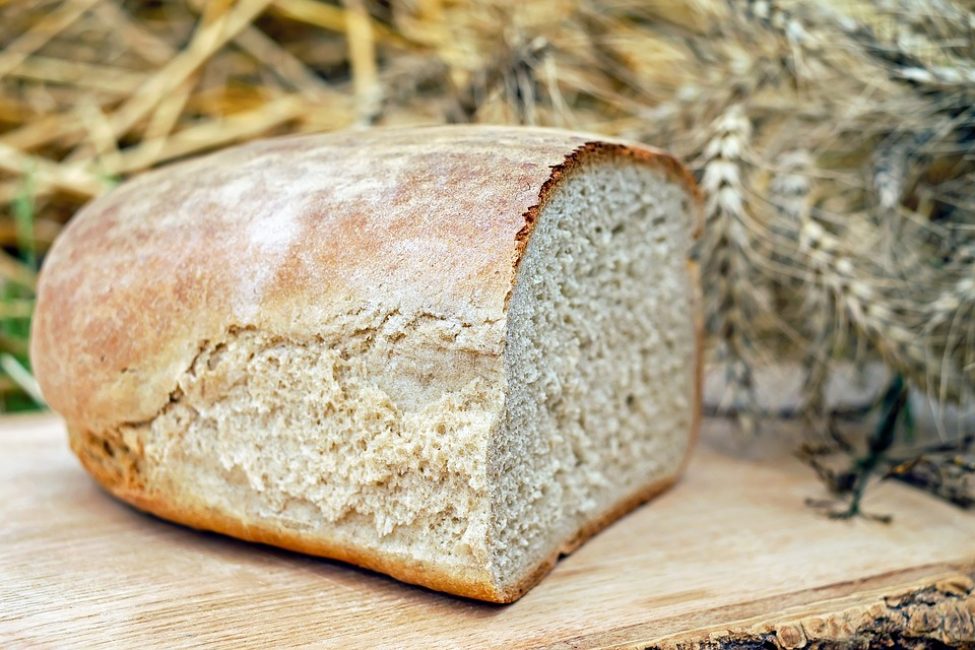 Une demi-miche de pain maison