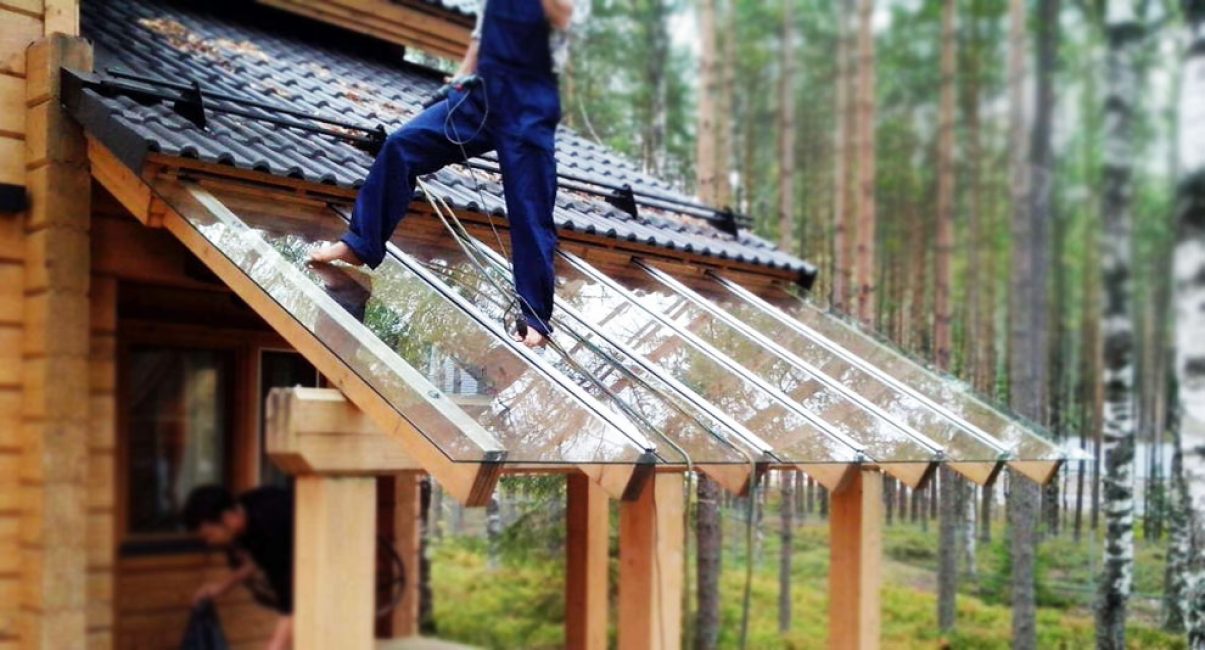 Un tel toit vous protégera de manière fiable des intempéries et vous permettra en même temps de profiter des rayons du soleil.