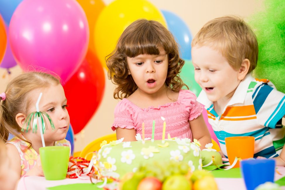 Enfants à la fête 3 ans