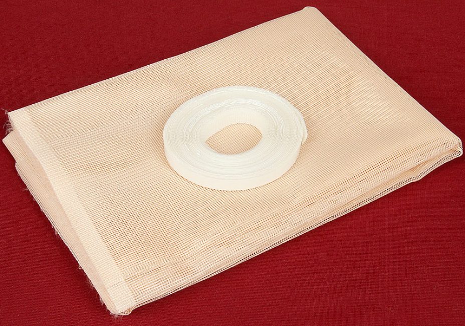 Préparation d'un filet-cocon de protection pour un jambon