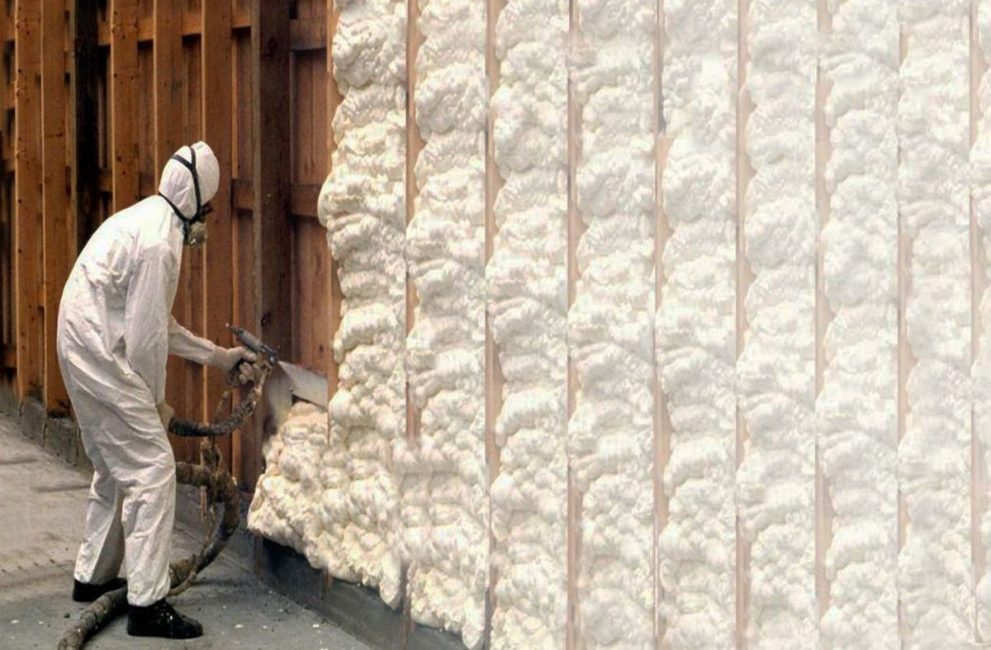 Application de mousse polyuréthane liquide