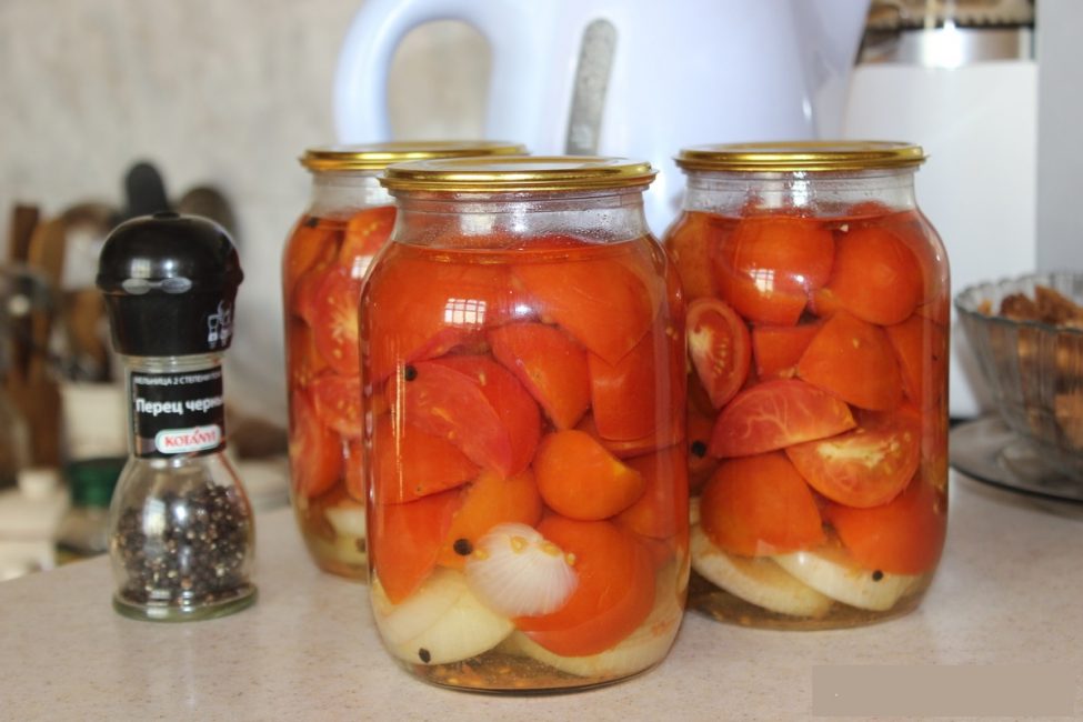 Le cœur de taureau de tomates peut être utilisé pour la mise en conserve de tranches