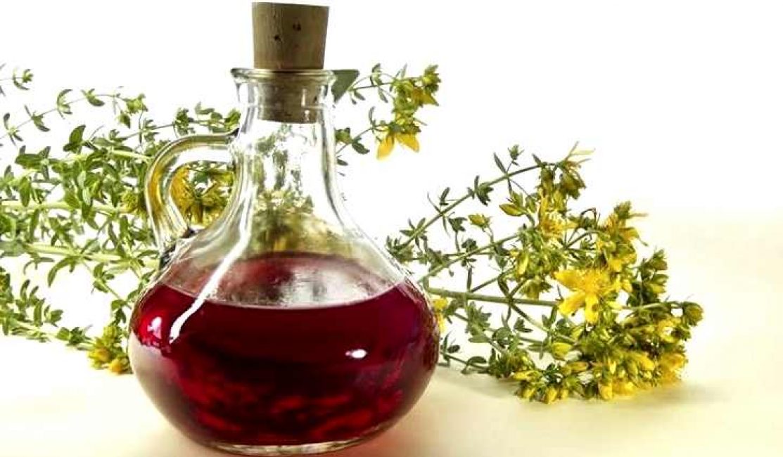 Les amateurs de liqueurs et teintures maison savent que pour obtenir une boisson amère forte comme le Vermouth, il suffit de placer les fleurs de la plante dans une bouteille