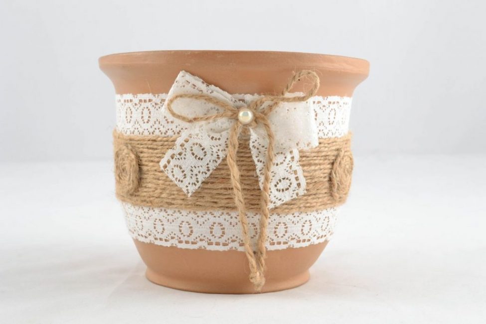 Garniture en dentelle et ficelle