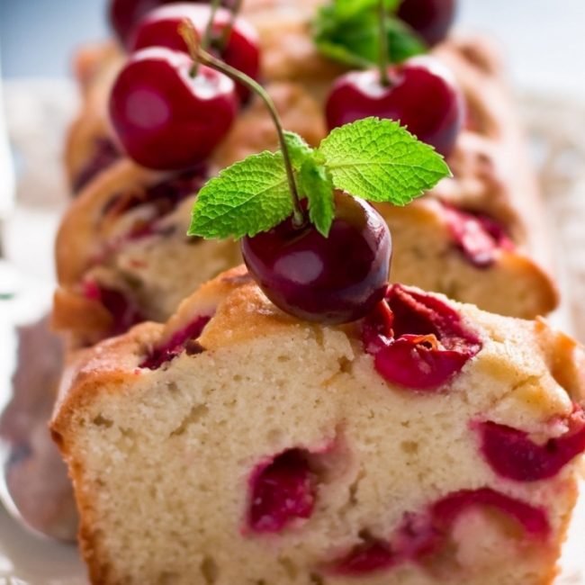 petit gâteau aux cerises