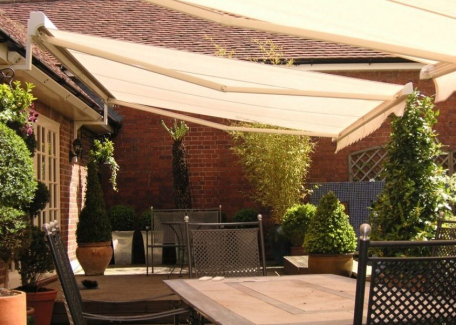 La canopée légère n'alourdit pas l'espace