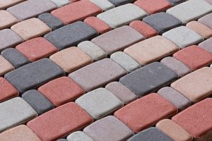 Fabriquer et poser des dalles de pavage de vos propres mains: instructions étape par étape pour le mélange sec et humide. Fabrication d