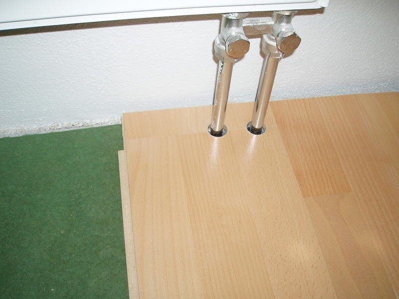 Pour l'installation autour des tuyaux et des batteries, des forets à fraiser plats sont nécessaires