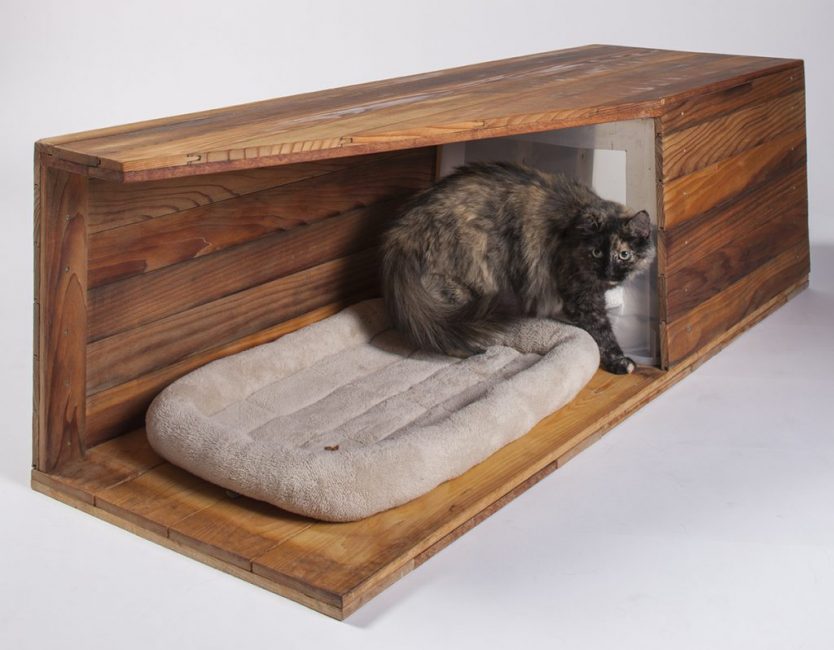 Maison pour chat en planches