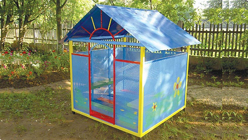 Maison en polycarbonate translucide coloré