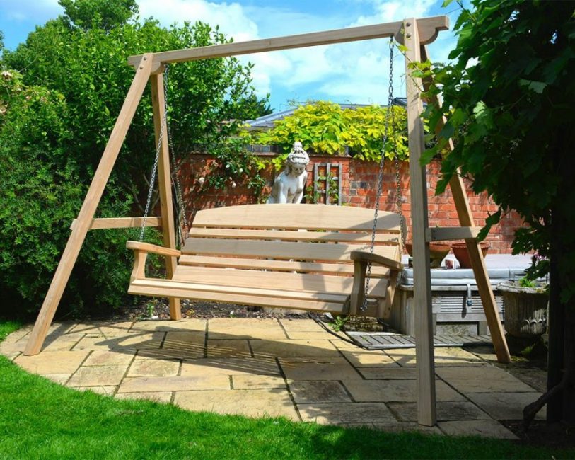 Balançoire avec banc suspendu