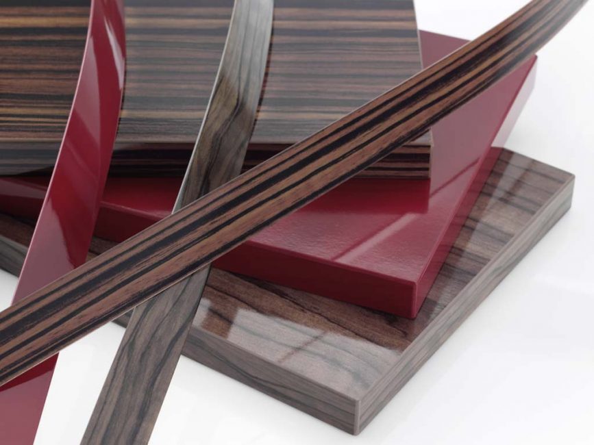 Combinaison de couleurs de panneaux de particules et de bords