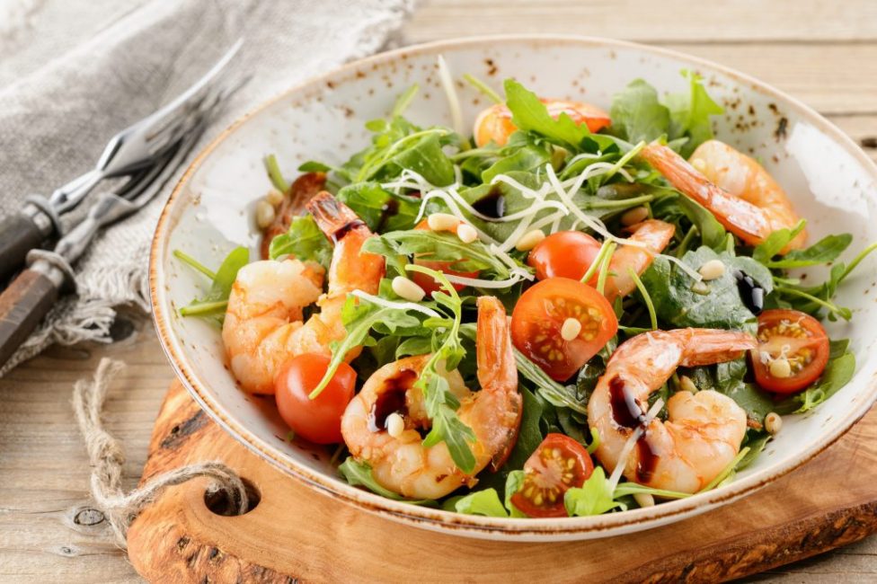Salade de roquette et crevettes