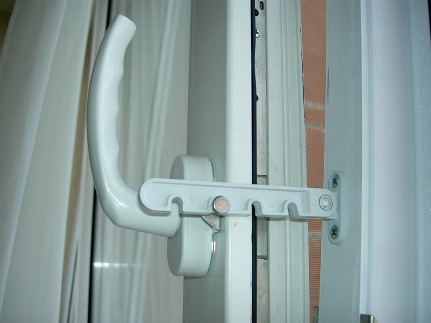 Le même peigne sur la fenêtre