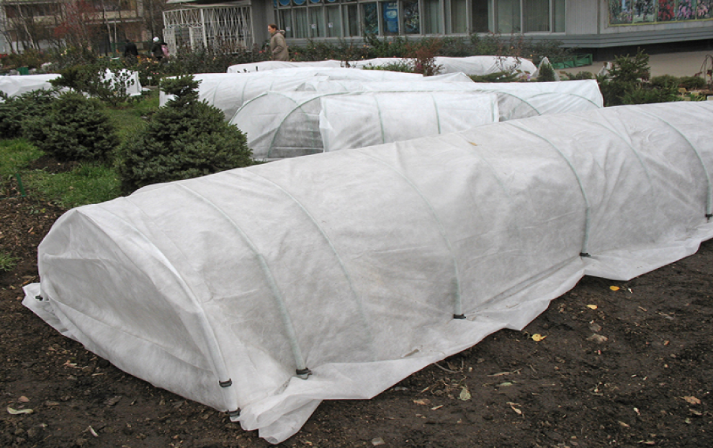 Matériau de revêtement sur les cadres