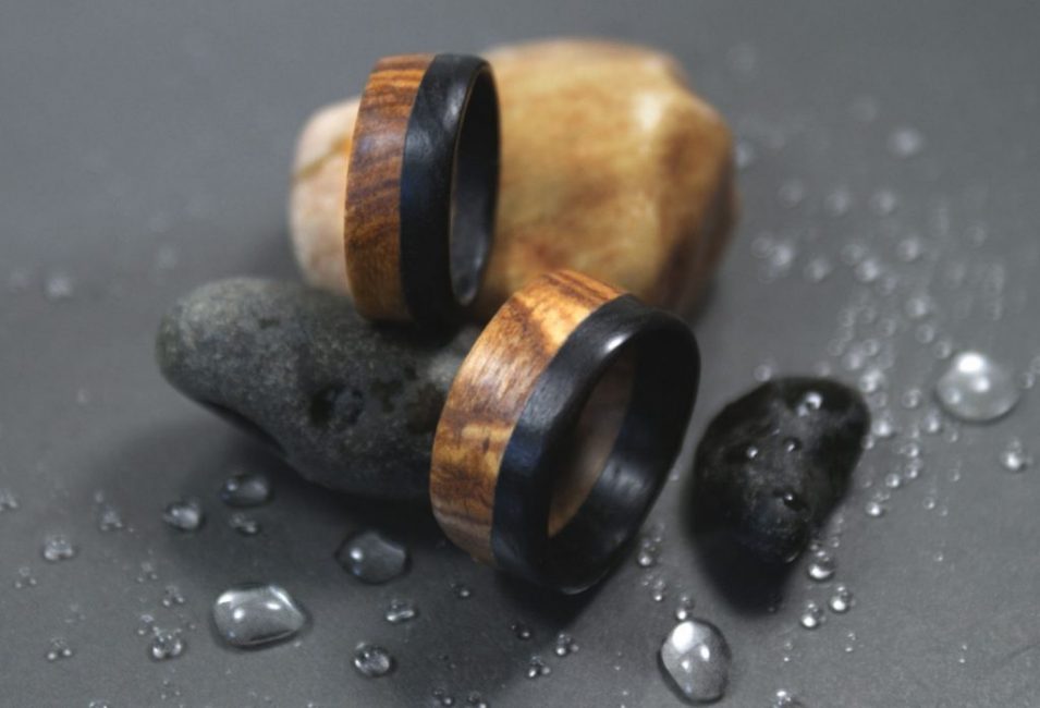 Même les anneaux sont fabriqués à partir de bois d'essieu