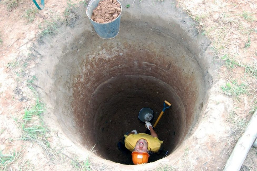 La profondeur moyenne d'un puits de mine est de 5 à 12 m