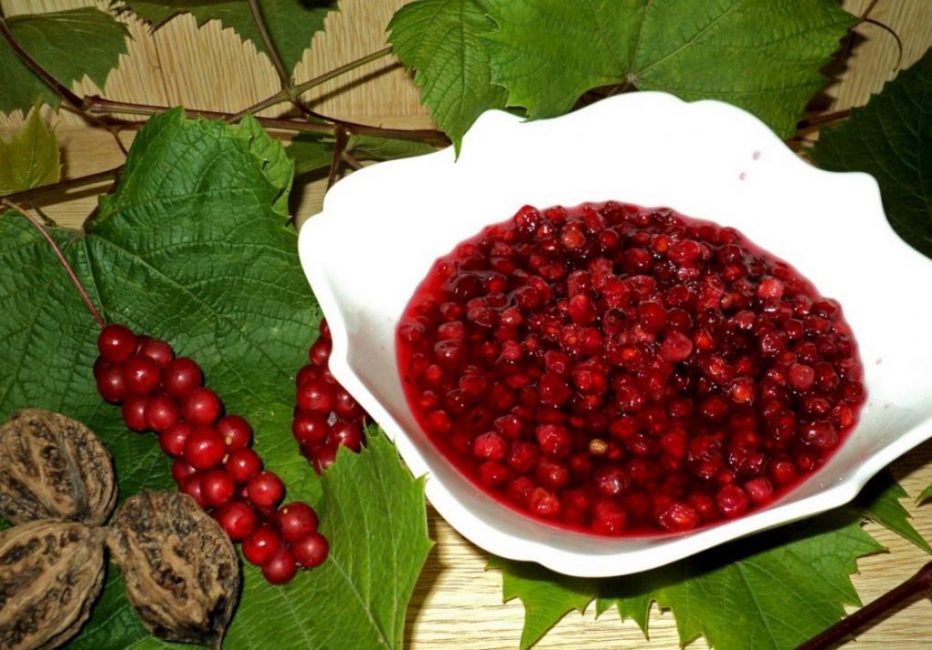 Une décoction de vigne de magnolia chinois est prise par la méthode du cours