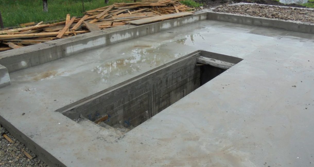 Base finie avec trou de visualisation