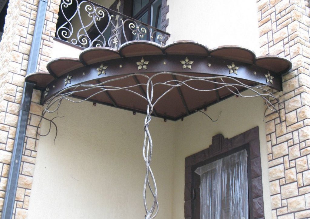 Structure complexe avec finition en métal