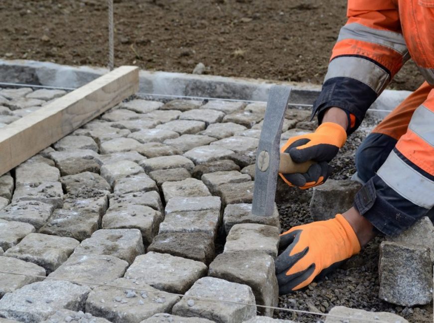 Pose de chaussée à partir de pavés