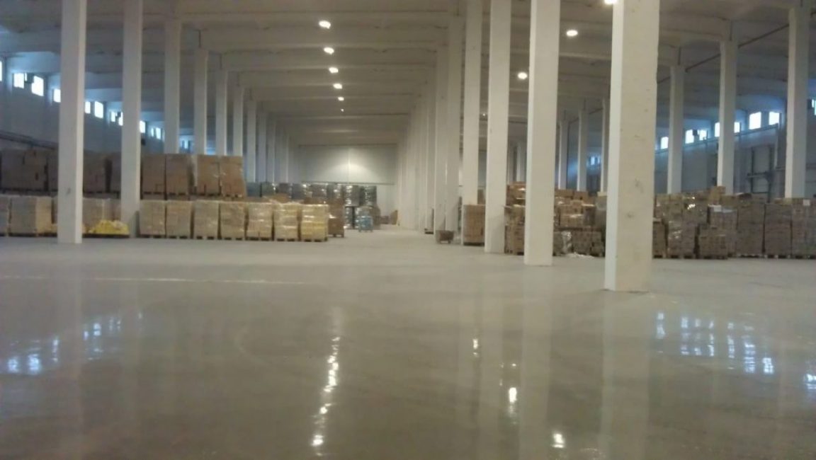 Entrepôt avec sol autonivelant