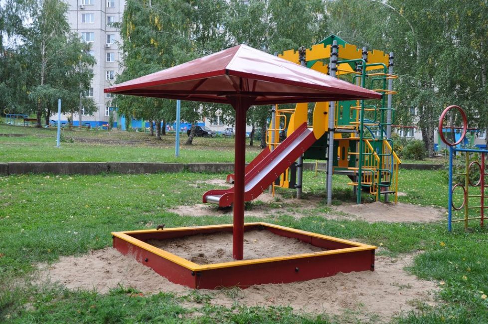 Bac à sable avec champignon