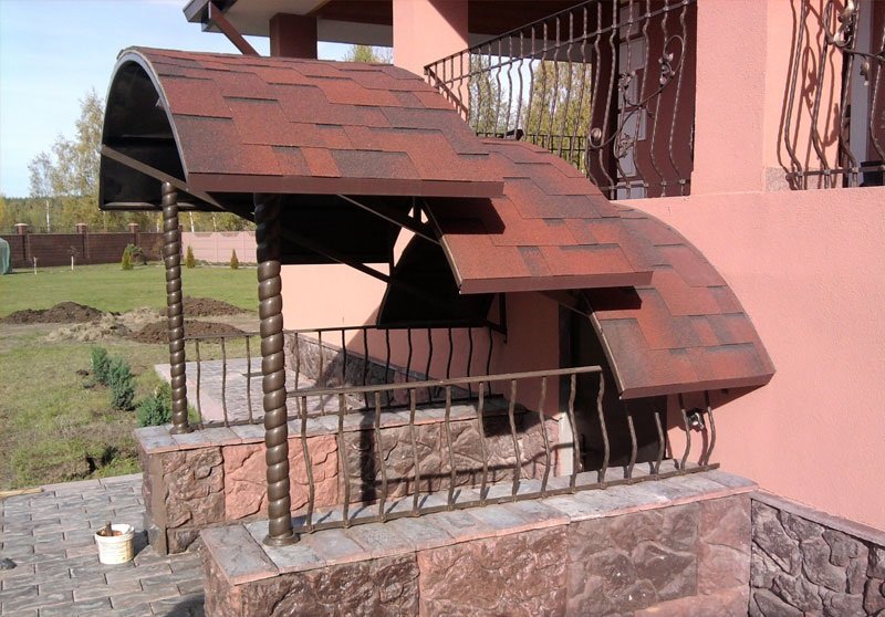 Auvent de tuiles souples