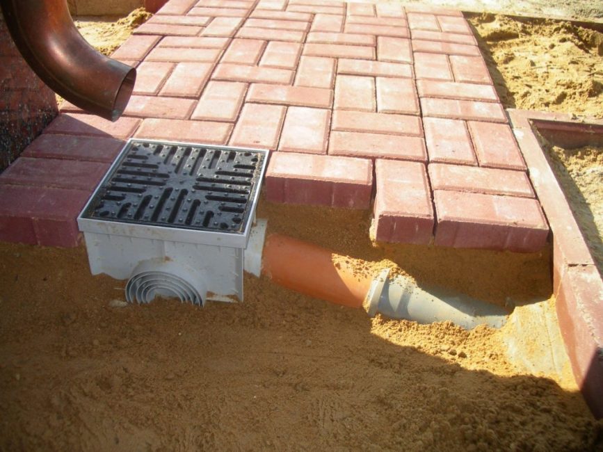 Zone aveugle avec système de drainage