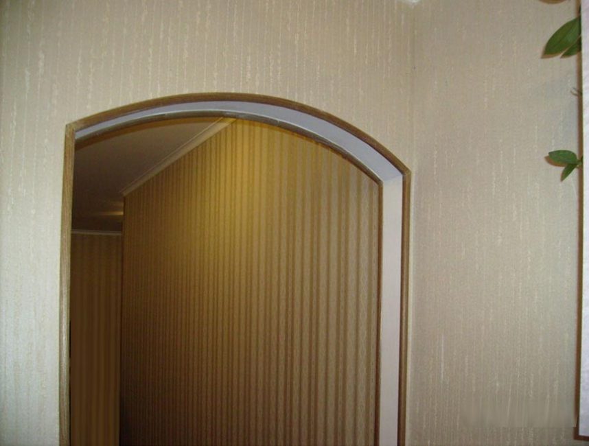 Garniture de coin arqué