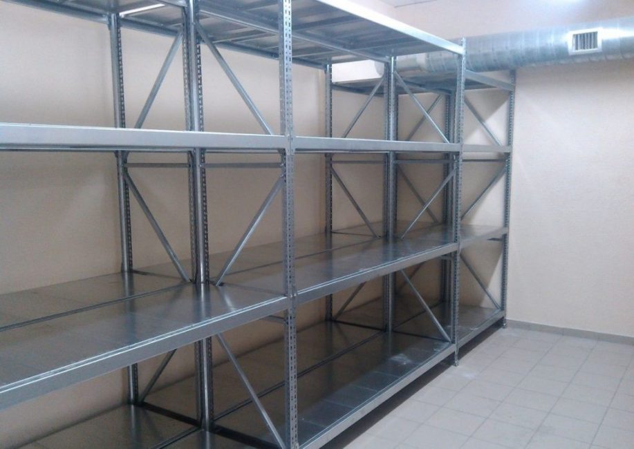 étagères en métal