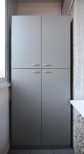 Portes d'armoires à charnières